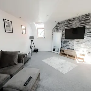 Spacious 2 Bed 800 Metres From The , Bournemouth United Kingdom